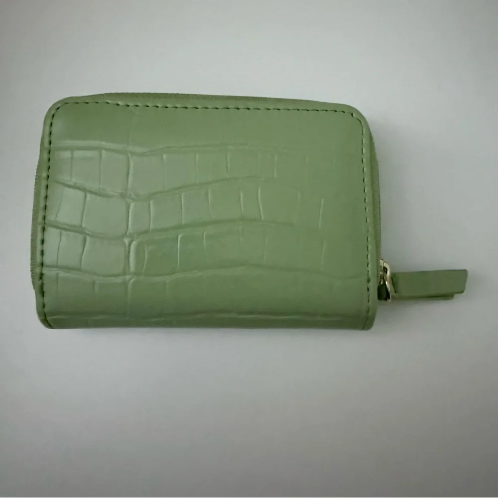 [5x$25] ⭐️ Trifold Sage Green Wallet with Gold Accent Matcha Mint Faux Leather